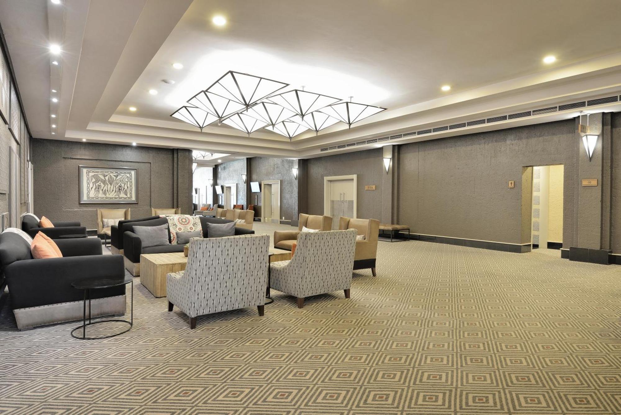 Windhoek Country Club Resort Exterior photo