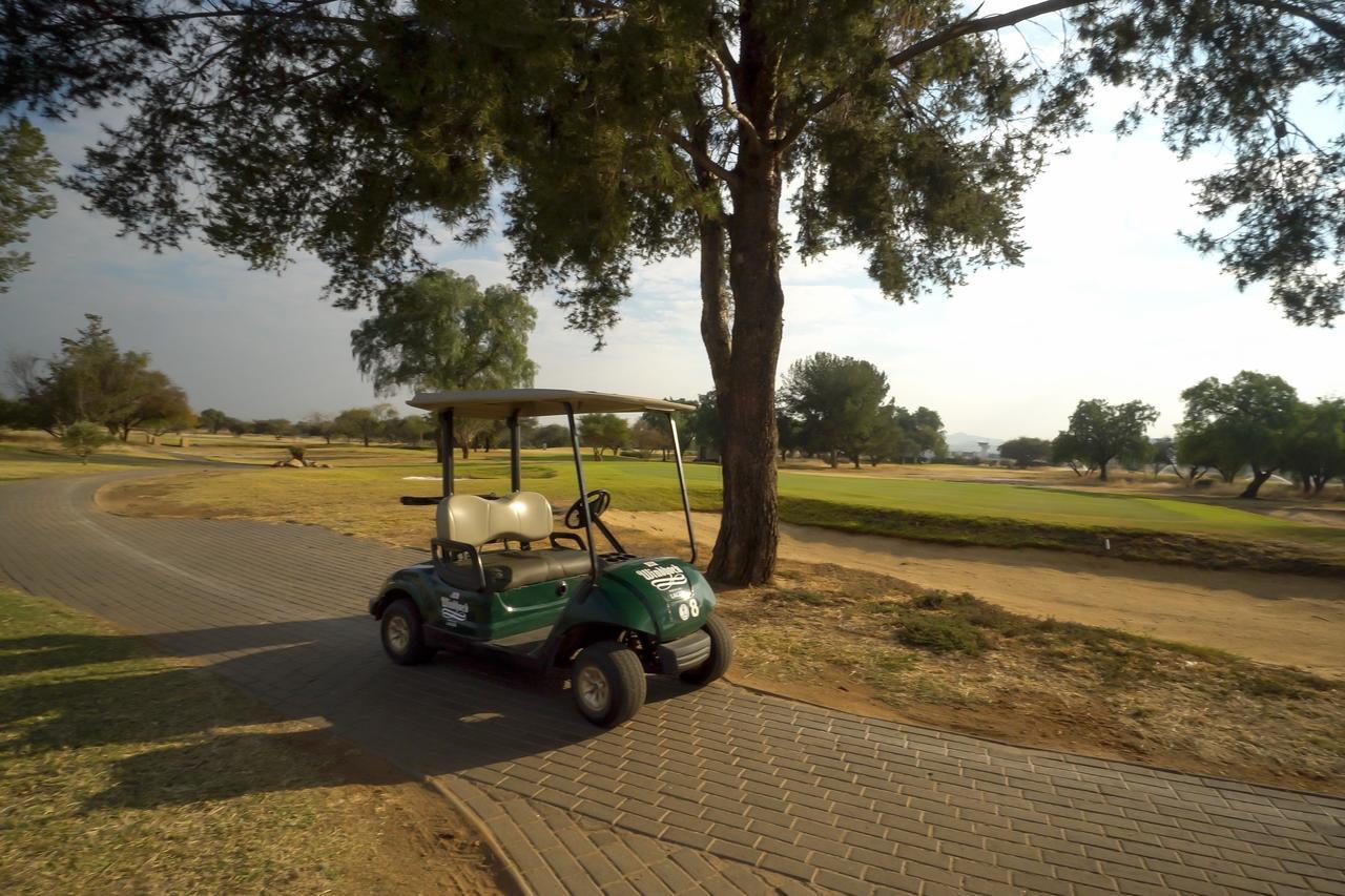 Windhoek Country Club Resort Exterior photo